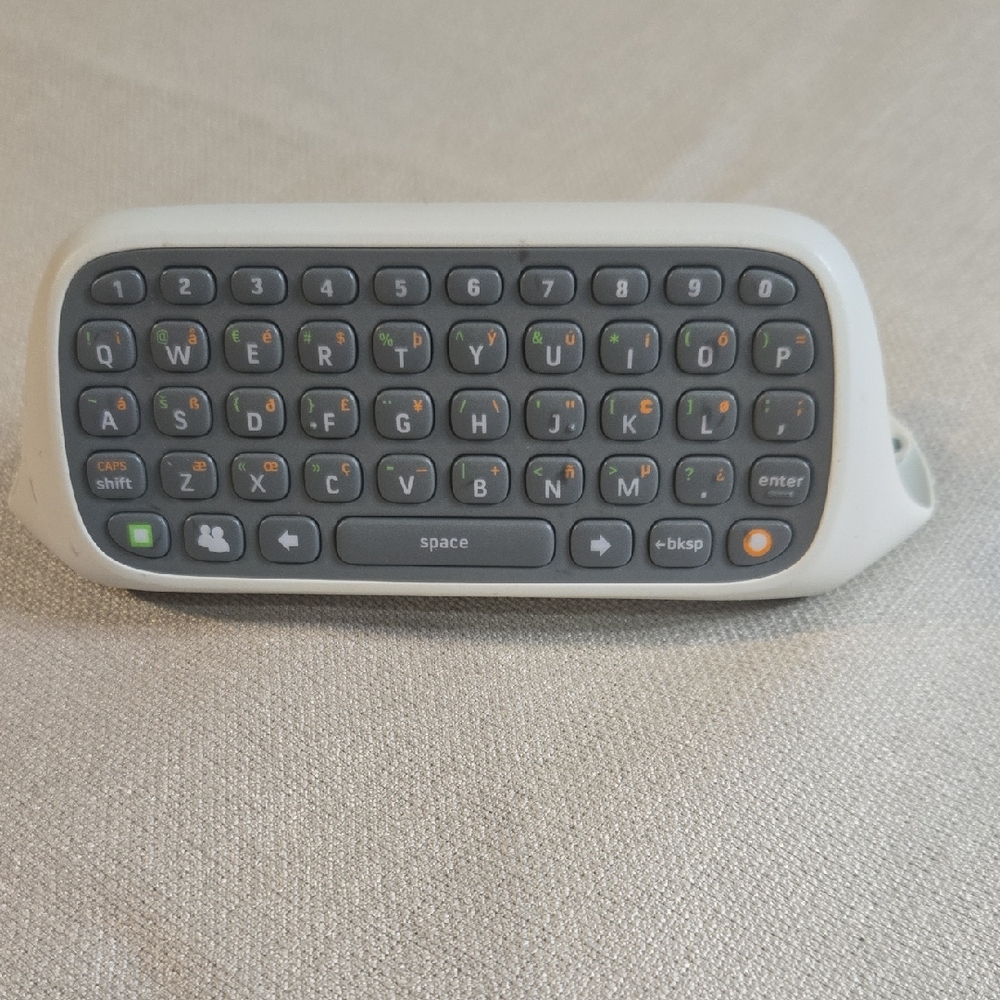 Wireless Gaming Keyboard for Consoles - Black and Gray
